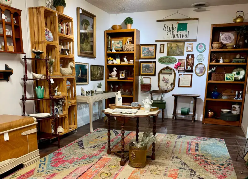 Round table and bookcases in the booth