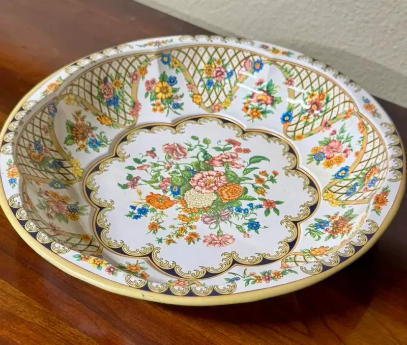 Lithographed tin bowl printed with flowers and lattice